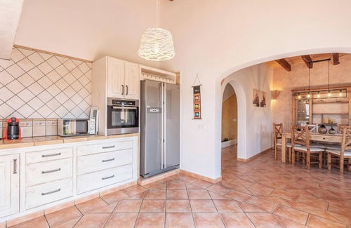Portopetro Maison | "Villa Paqui, à 10 minutes de Cala Mondragó, avec piscine à débordement, jardin et Wi-Fi.