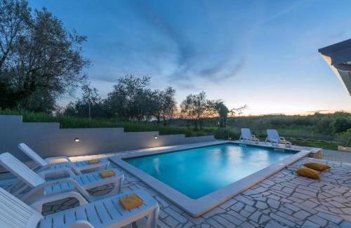 Radini Maison | Villa Pendolina Mit Privatem Pool Und Jacuzzi