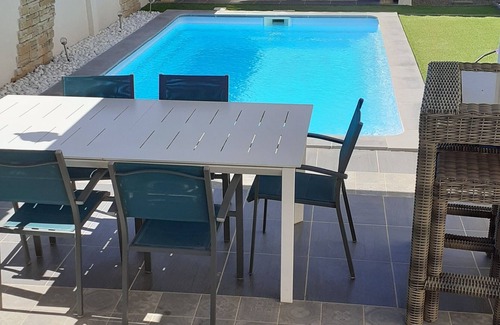 Montbazin Villa | villa plein pied avec piscine a proximité des plages.