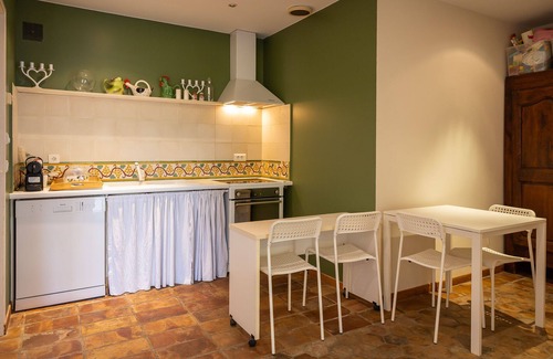 Les Angles Villa | Villa Proche de Toutes Commodités Dans un Environnement Calme et Fleuri