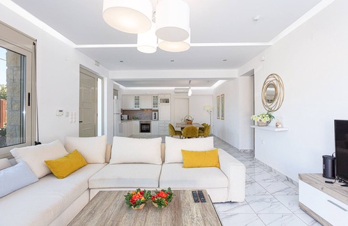 Asteri Villa | Villa Prima-4bedroom villa, 3 salles de bains, piscine chauffée et jacuzzi avec vue sur la mer!