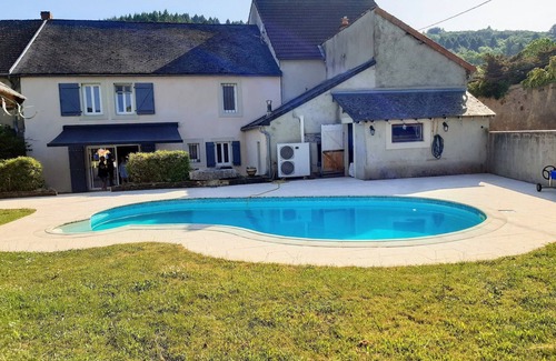 Lucenay-l'Eveque Villa | Villa Privée avec piscine au coeur du Morvan