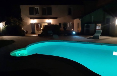 Lucenay-l'Eveque Villa | Villa Privée avec piscine au coeur du Morvan