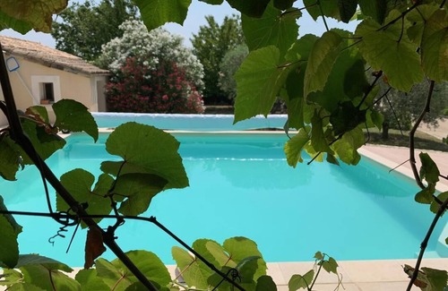 Lirac Villa | Villa provençale avec piscine proche d'Avignon