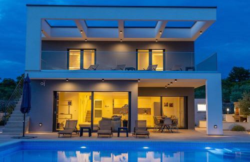 Skrbcici Villa | Villa QUADRA with heated pool