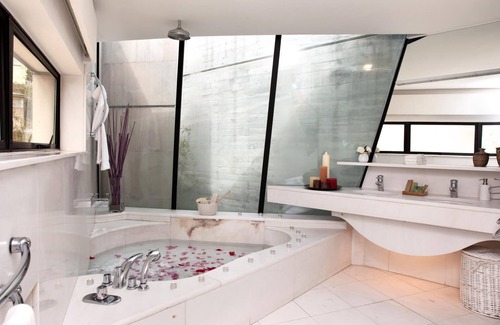 Esplugues de Llobregat Villa | VILLAROCK - Villa Rock est une villa de 580 mètres carrés, avec 5 suites