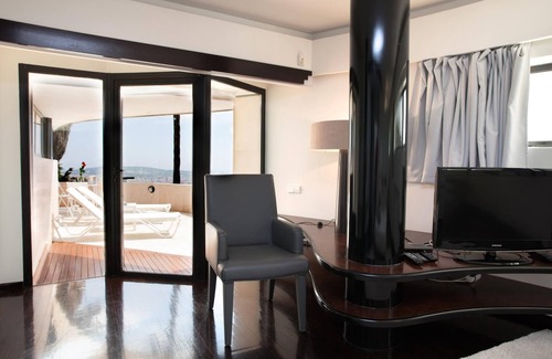 Esplugues de Llobregat Villa | VILLAROCK - Villa Rock est une villa de 580 mètres carrés, avec 5 suites
