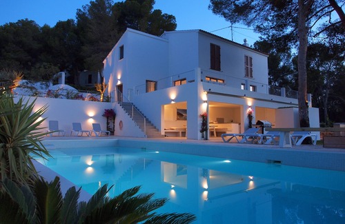 Arnella Villa | 5min à pied de la plage de sable Grande piscine TV WiFi Airco 5 Chambres 2 Kitch Proche du magasin / bar