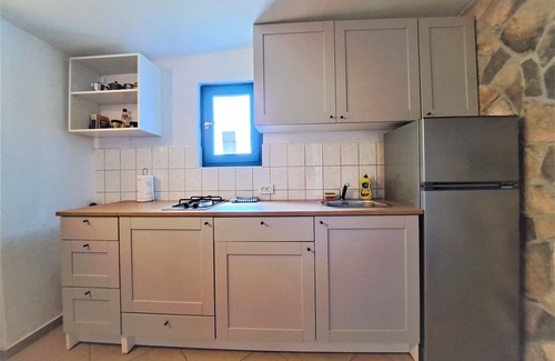 Tkon Maison | Villa Robinson est une maison en pierre avec une vue imprenable sur le parc national de Kornati
