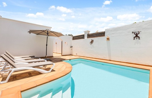 Playa del Cable Villa | Villa Rosa - VipVipVillas