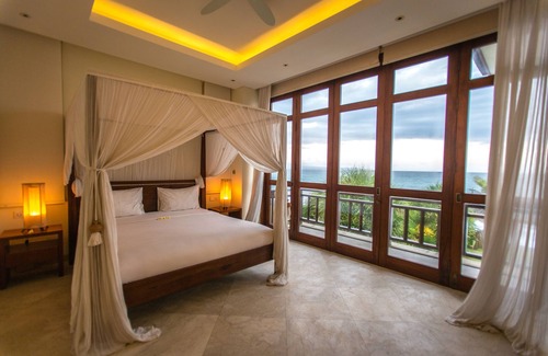 Banjarangkan Villa | Villa Rosita - Escapade spectaculaire en bord de mer avec voiture et chauffeur