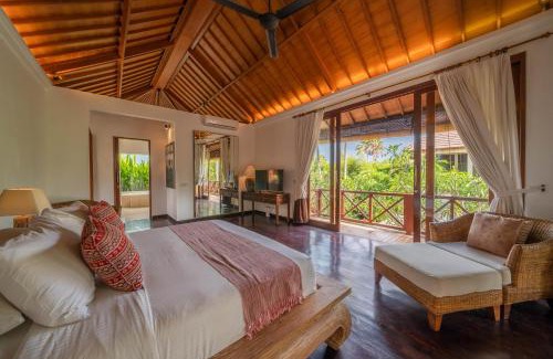 Batubelig Maison | Villa Rubina - Luxury Pool Villa in Batu Belig Next to the Beach!
