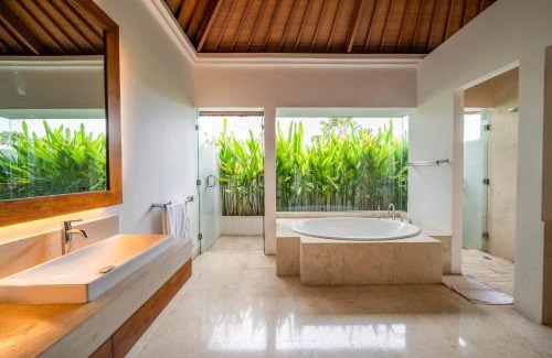 Batubelig Maison | Villa Rubina - Luxury Pool Villa in Batu Belig Next to the Beach!