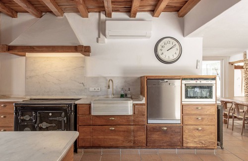 Santa Eulalia del Rio Villa | Villa Sa Tanca 6rooms ,in Puig d’en Valls, 6mins to IbizaTown, perfect for 12ppl