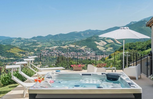 Cagli Villa | Villa Sabrina 12 - Cinq Chambres Villa, Couchages 12