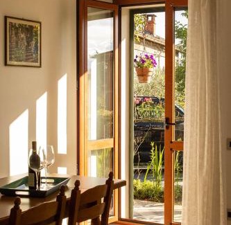 Gavirate Appartement | Villa SalMar Apartment 1 BBQ and Garden