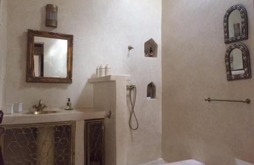 Ghazoua Lit Et Petit-Déjeuner | Villa Salvatore