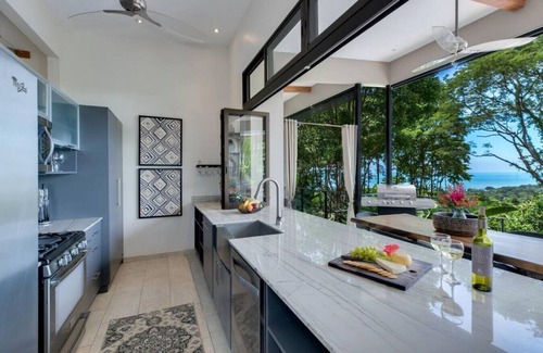 Uvita Maison | VILLA SANA VIDA · OCEAN VIEW PRIVATE BEACH ACCESS, WE HAVE IT ALL (Walk to the Beach)