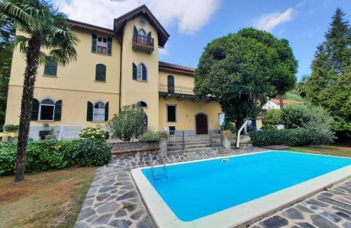 Lesa Appartement | Villa Santa Chiara Lesa - appartamento vista lago con piscina