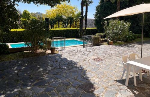 Lesa Appartement | Villa Santa Chiara Lesa - appartamento vista lago con piscina