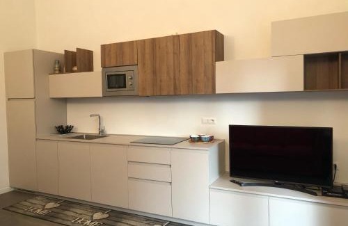 Lesa Appartement | Villa Santa Chiara Lesa - appartamento vista lago con piscina