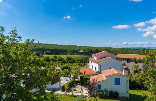 Ripenda Verbanci Maison | Villa Satine, a romantic pool villa surrounded by nature