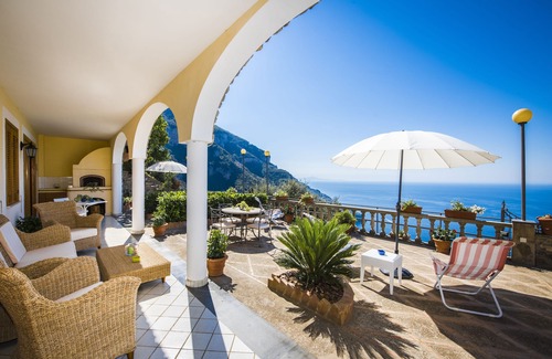 Path of the Gods Villa | Villa Savina - Une élégante villa familiale surplombe la côte amalfitaine
