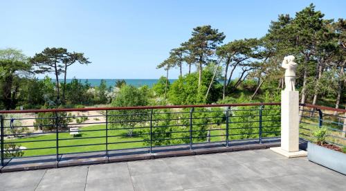 Hohe Dune Appartement | Villa Schmidt - Strandhaus direkt am Meer mit Sauna, Sport und Dünengarten I