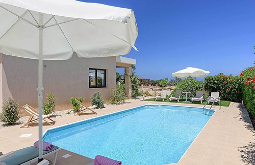 Latsi Villa | Villa côté mer - comprend une piscine privée, WI-FI et une table de billard