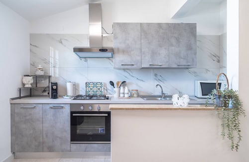 Tiche Appartement | Villa Segesta appartement de vacances avec terrasse, WiFi et climatisation