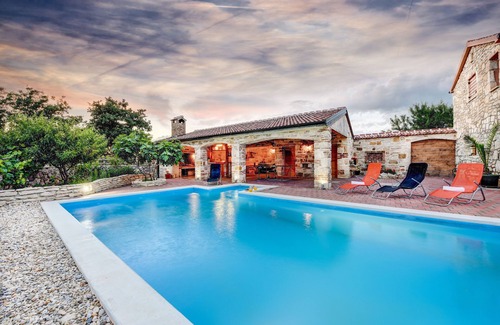 Posedarje Villa | Enfants appropriés, en pleine nature, grande piscine, cuisine d'été, wi-fi ..