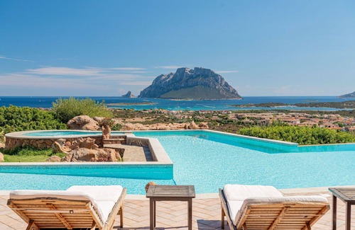 Porto San Paolo Villa | Villa à Porto San Paolo avec 6 chambres à coucher, 12 couchages