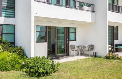 Bajura Villa | Villa Sol at Marbela Casa Playa