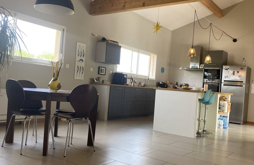 Paulhan Villa | Villa spacieuse, 3 chambres, 6 couchages, jardin et piscine