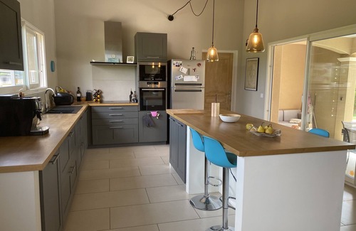 Paulhan Villa | Villa spacieuse, 3 chambres, 6 couchages, jardin et piscine