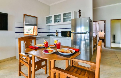 Lovina Villa | Villa Spice House Inn en bas des escaliers