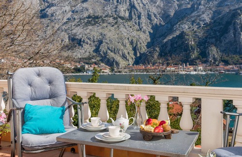 Skaljari Villa | Villa Splendour in the city center with great view and outdoor pool