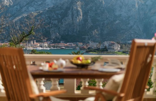 Skaljari Villa | Villa Splendour in the city center with great view and outdoor pool