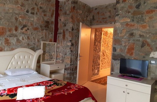 Udenisht Lit Et Petit-Déjeuner | villa stone up to ble alb