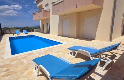 Paljuv Appartement | Villa Sun with pool
