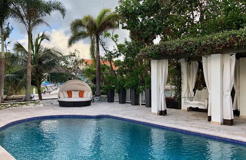 Sunrise Harbour Maison | Villa Sunrise est la destination pour vos vacances parfaites.