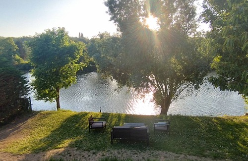 Saintry-sur-Seine Villa | Villa sur bord de Seine avec piscine extérieure a 30kms de Paris