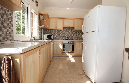 Kyrenia District Villa | Villa avec piscine privée et vue mer et montagne. Quelques vacances scolaires disponibles