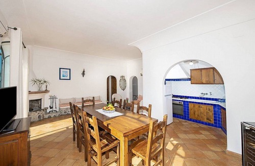 Nocelle Villa | Villa Tecla B: Une villa de deux étages caractéristique face au soleil et à la mer.