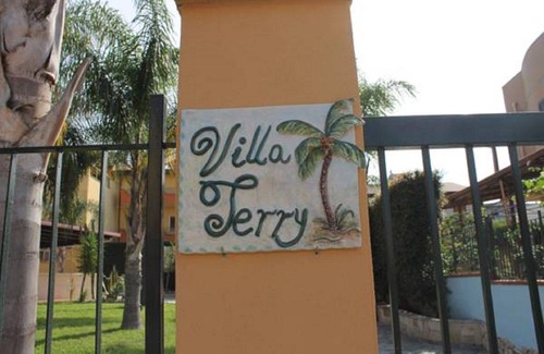 Catona Villa | Villa Terry, Appartement "Tournesol"