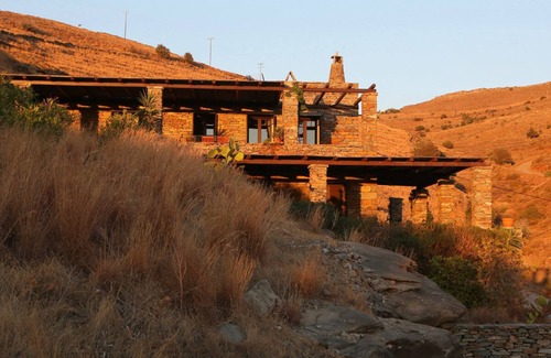 Pisses Villa | Villa Thymari, bord-de-l'eau, plage privée, emplacement tranquille, service 24/7