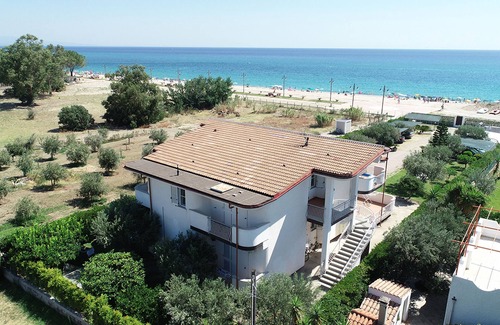 Marina di Davoli Appartement | Villa Tigani: accès direct à la plage "Appartement Nausicaa"