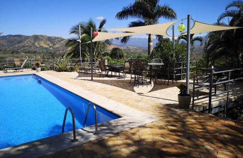Atenas Villa | Villa Toscana Vue indescriptible Paradiaque Atenas meilleur climat au monde NG