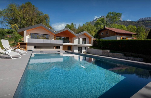 Echarvines Villa | Villa Trois Lauriers - séjour 8p sur le lac d’Annecy - OVO Network