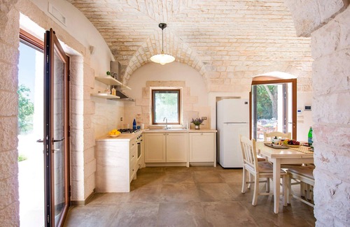 Casalini Villa | Villa Trullo Tesoro by Villa Plus